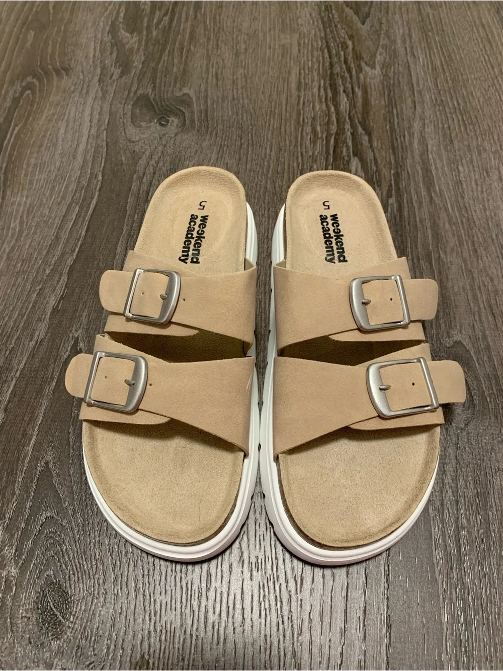 Weekend academy sandals